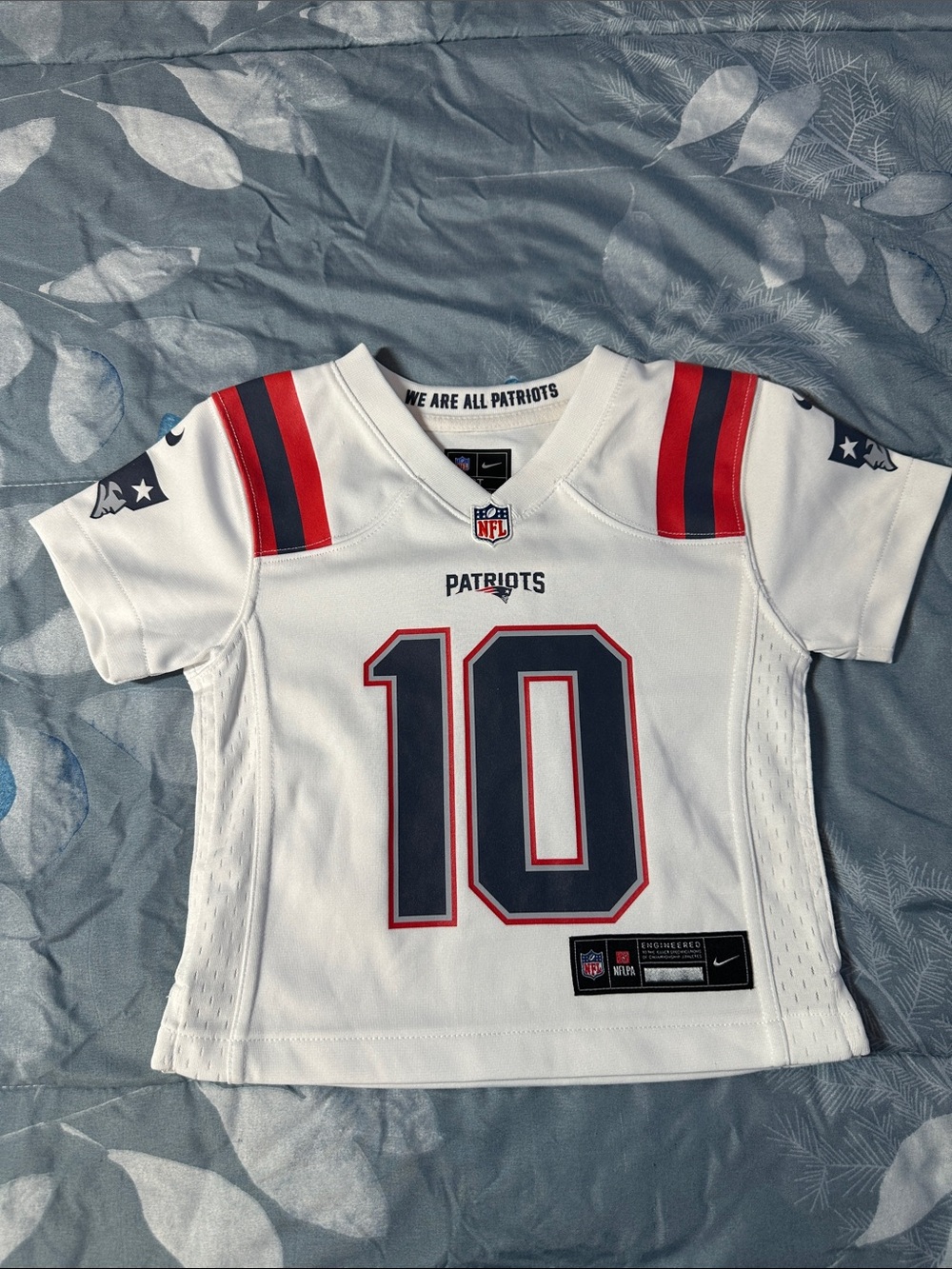 EUC Nike White Patriots #10 Football Jersey JONES SZ 2T 🏈 🇺🇸